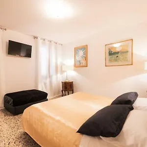 Apartment Andrea Flat 1st Floor, Venice